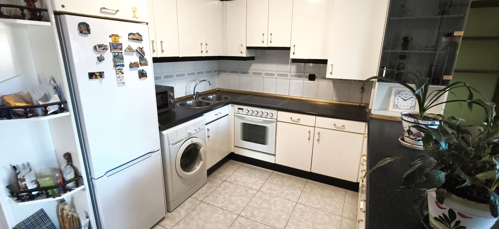 Cuina de Pis en venda en Burgos Capital amb Calefacció, Parquet i Moblat