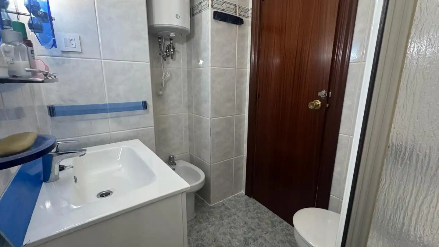 Baño de Piso de alquiler en Valencia con Aire acondicionado, Terraza y Amueblado