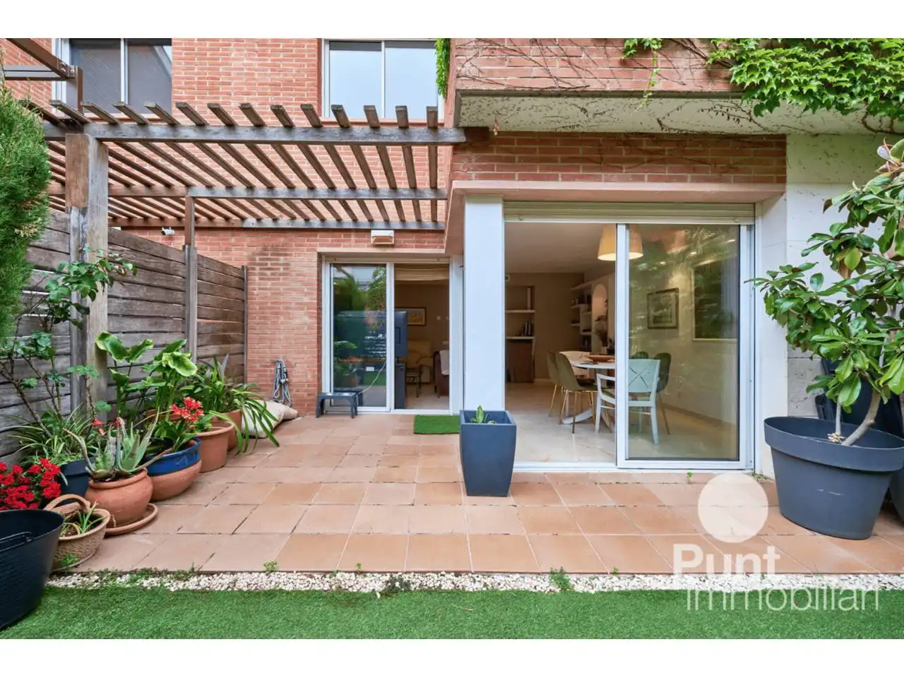 Vista exterior de Casa adosada en venta en Premià de Dalt con Calefacción y Piscina comunitaria