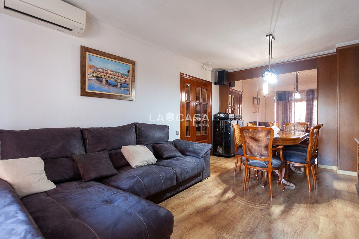 Living room of Flat for sale in L'Hospitalet de Llobregat  with Balcony