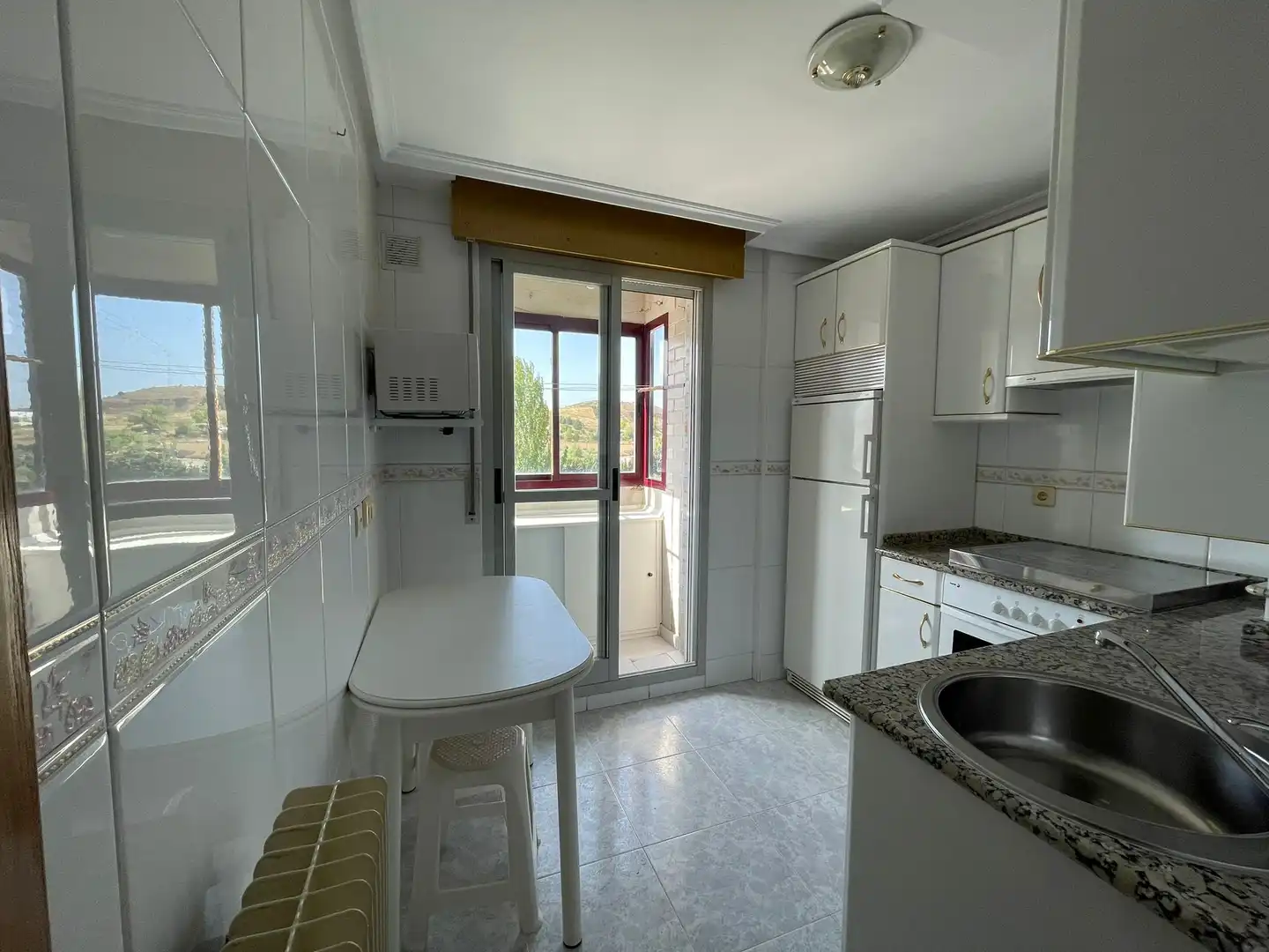 Wohnung zur Miete in Calle Victoria Balfe, Illera