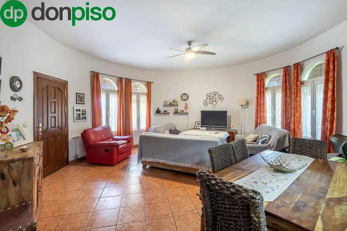 Detached house with pool for sale in Calle del Arache, imagen 6