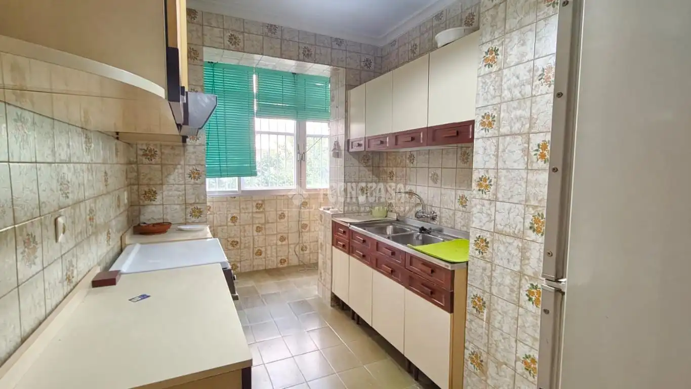 Kitchen of Flat for sale in Sevilla