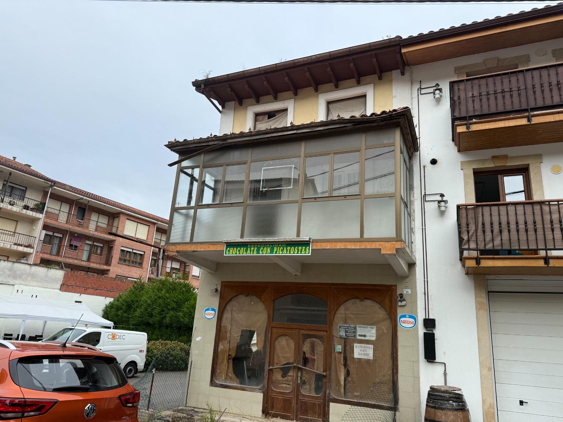 Vista exterior de Casa o xalet en venda en Limpias amb Jardí privat
