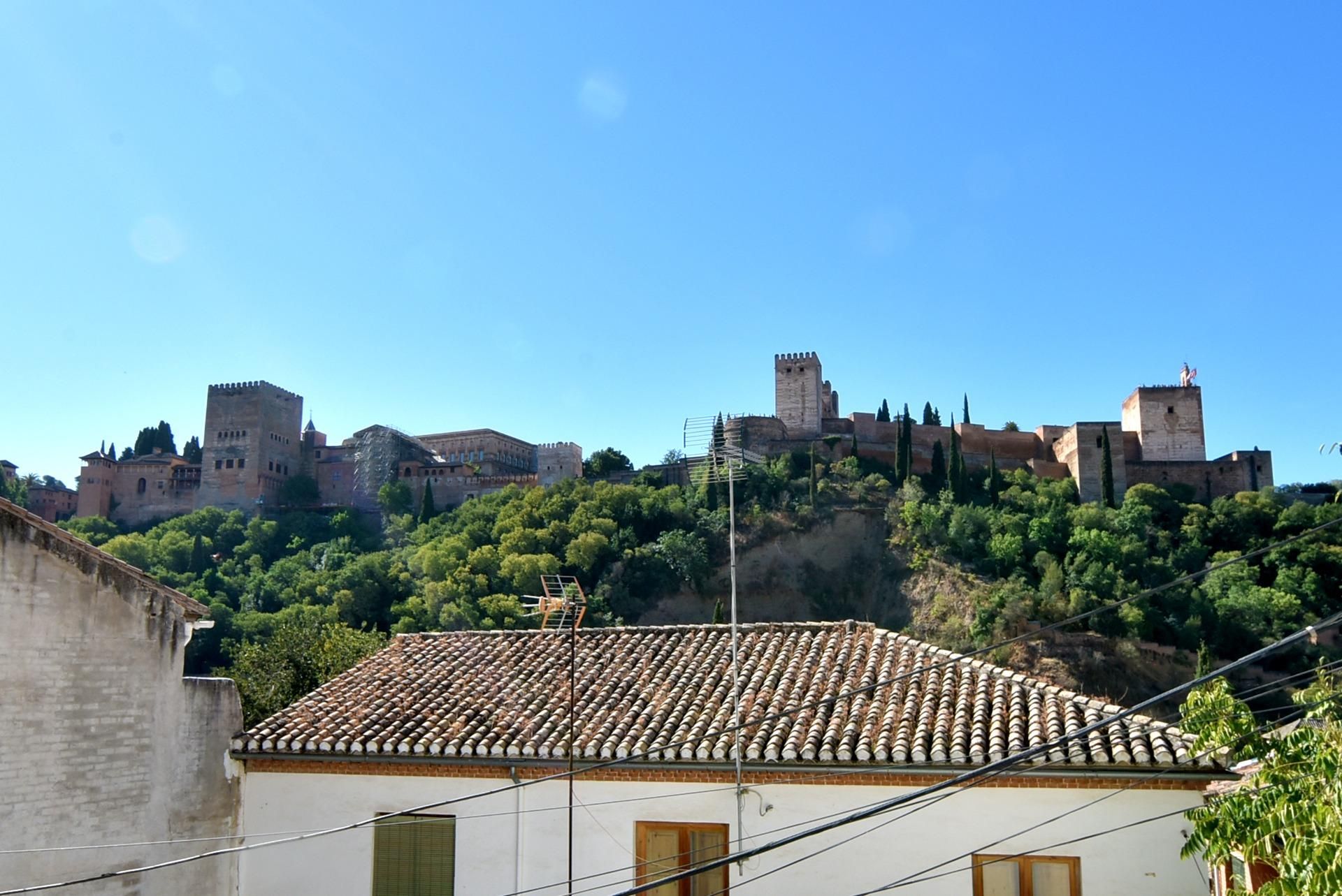 Single-family semi-detached to rent in Calle San Juan de los Reyes, Barrio de Albaicín, Albaicín