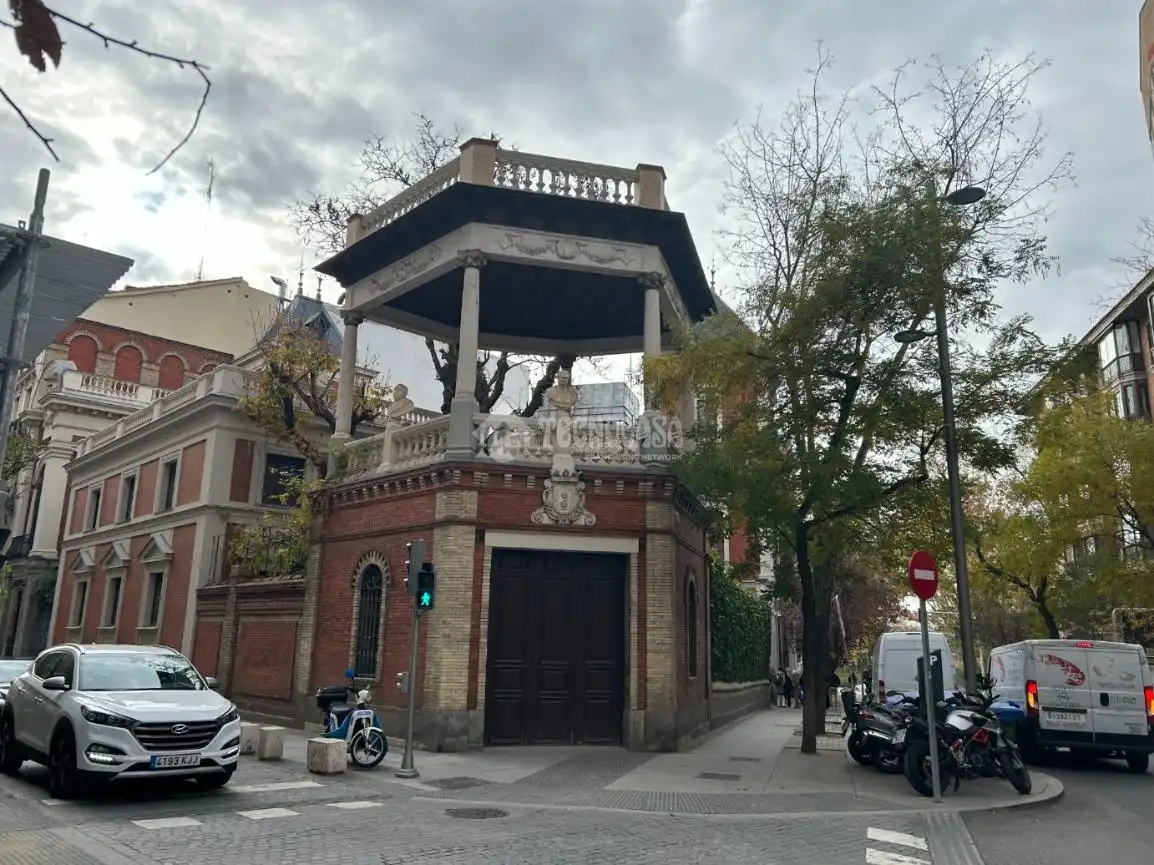Vista exterior de Local en venda en Madrid