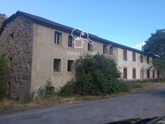 Edificio en Venta en N/A en Villamanín