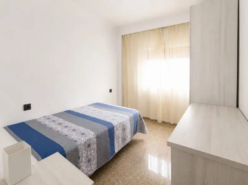 Habitación de Piso de alquiler en Málaga con Terraza y Amueblado