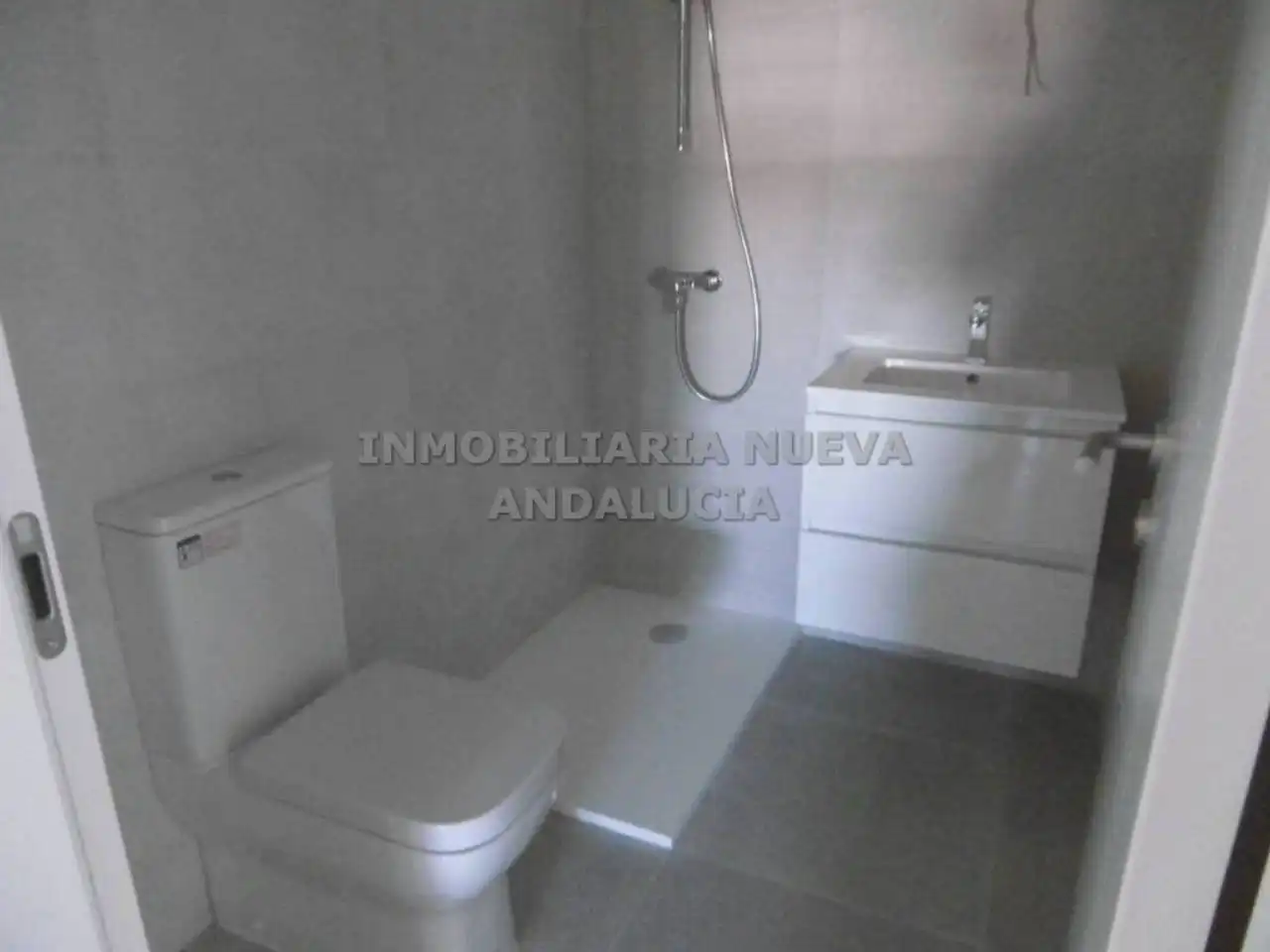 Badezimmer von Wohnung zur Miete in Almería mit Parkett, Terrasse und Abstellraum