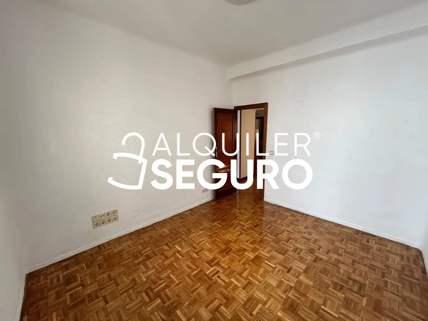 Schlafzimmer von Wohnung zur Miete in Arganzuela