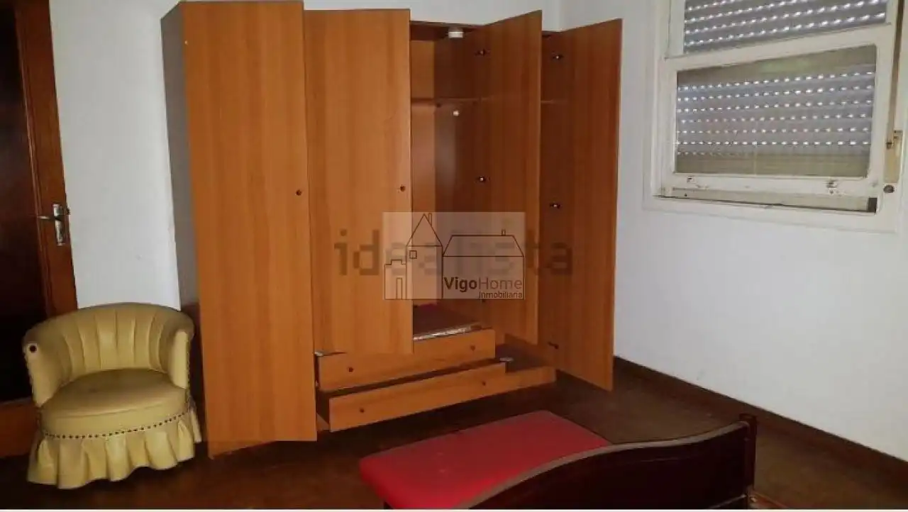 Dormitori de Casa o xalet en venda en Cangas  amb Calefacció, Jardí privat i Terrassa