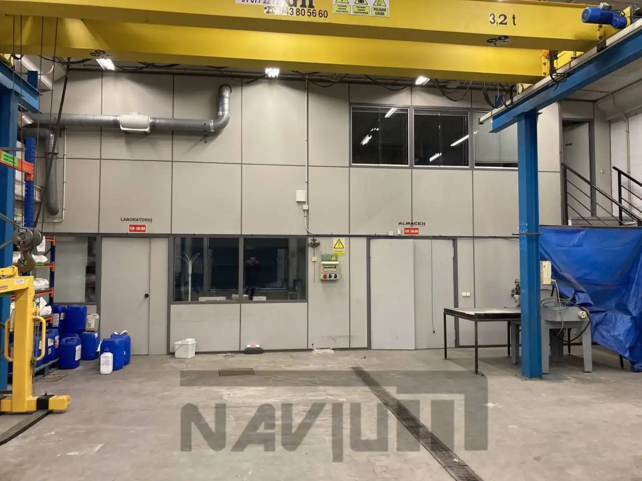 Vista exterior de Nave industrial en venta en Madrid con Alarma