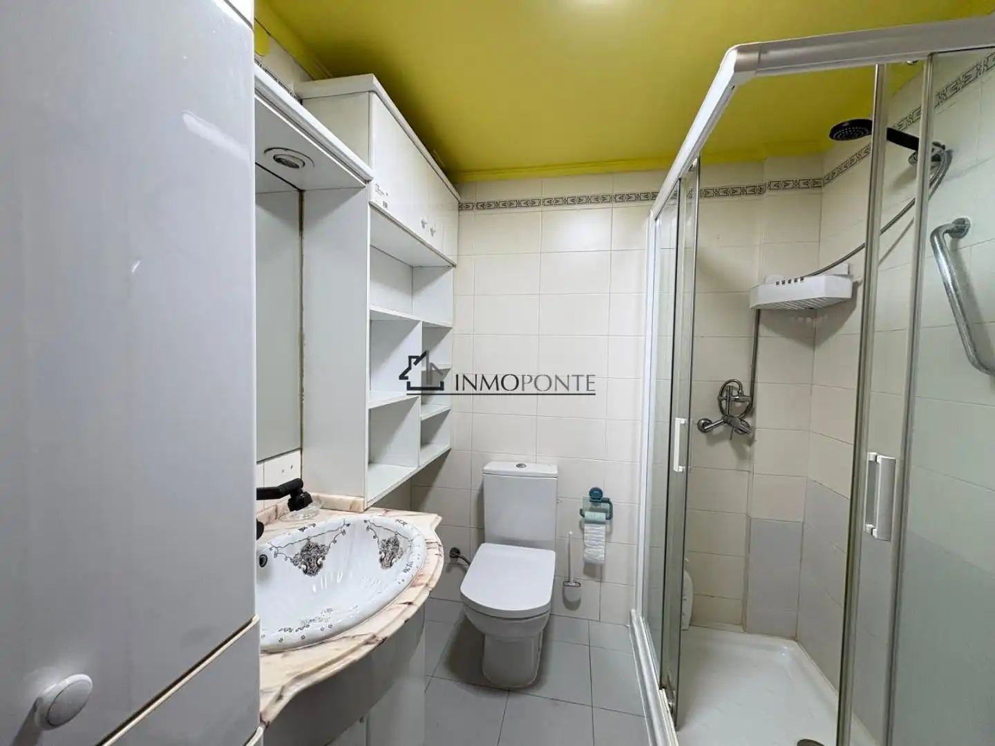 Bathroom of Flat for rent in Combarro