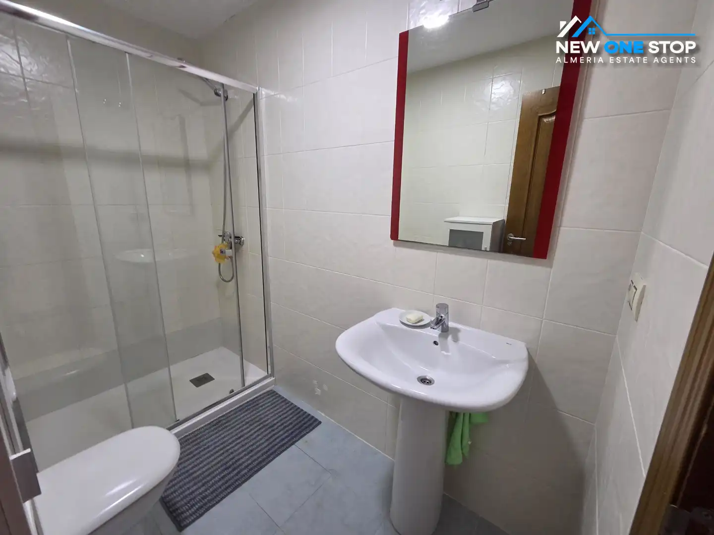 Baño de Dúplex en venta en Carboneras con Terraza, Horno y Lavadora