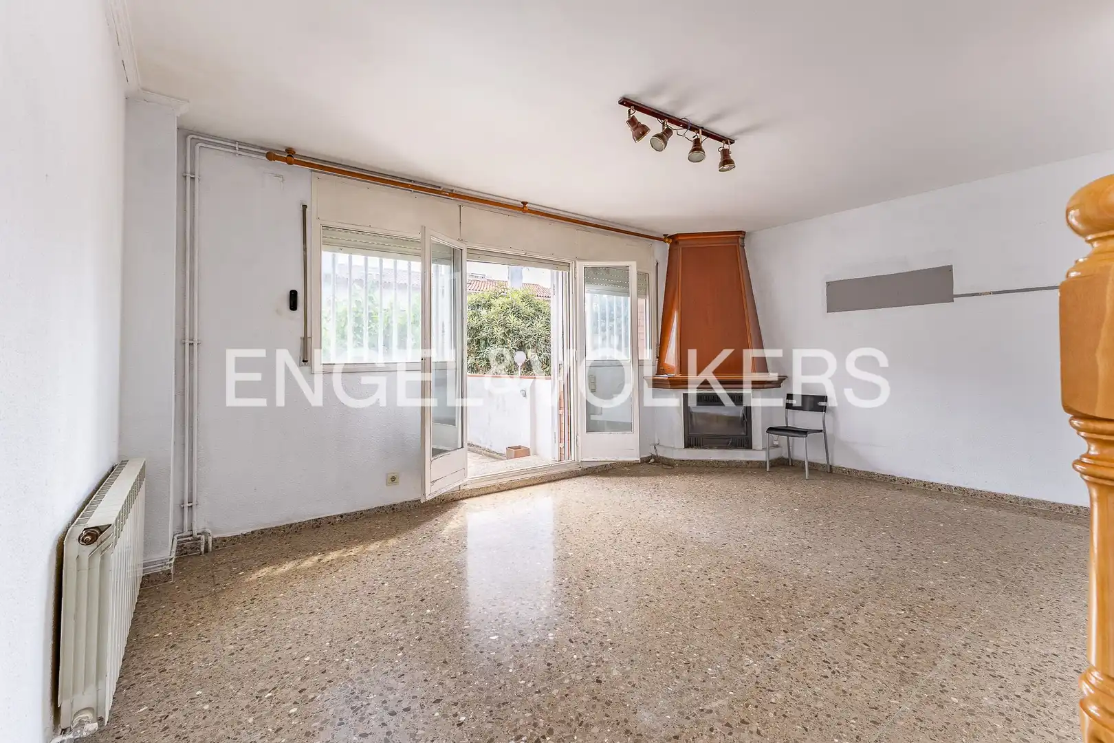 Sala de estar de Casa adosada en venta en Ripollet con Calefacción, Jardín privado y Terraza