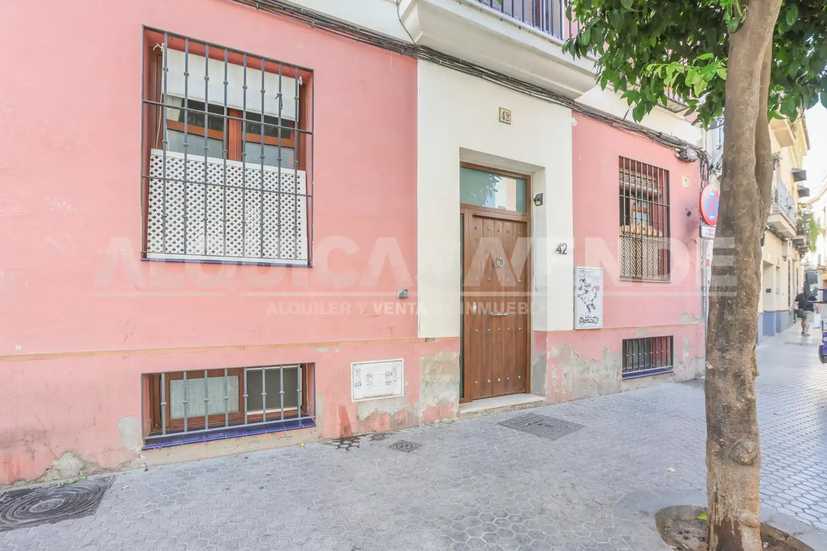 Vista exterior de Traster en venda en Sevilla