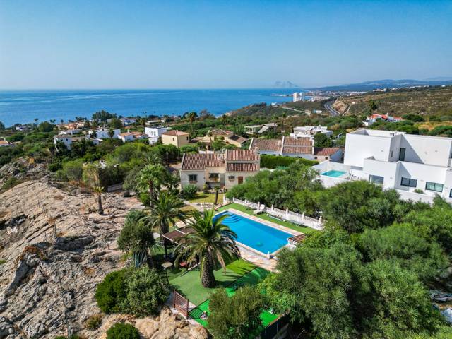 Casa-chalet en Venta en Torreguadiaro - San Diego