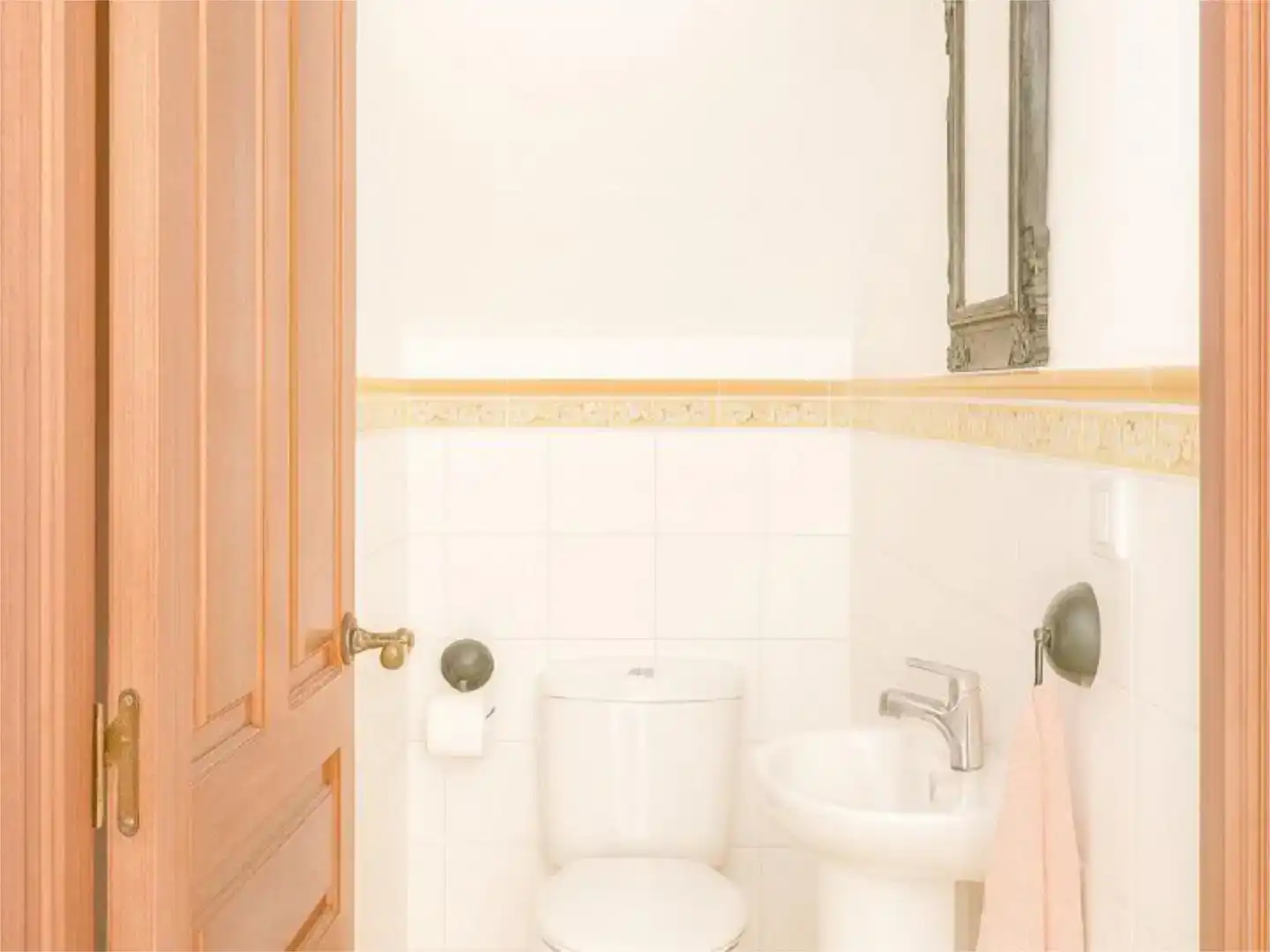 Bathroom of Flat for share in Alcalá de Guadaira  with Air Conditioner, Private garden and Furnished