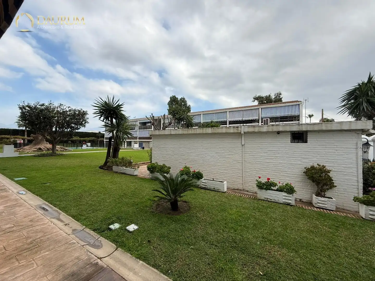 Vista exterior de Piso en venta en Marbella con Aire acondicionado, Calefacción y Piscina