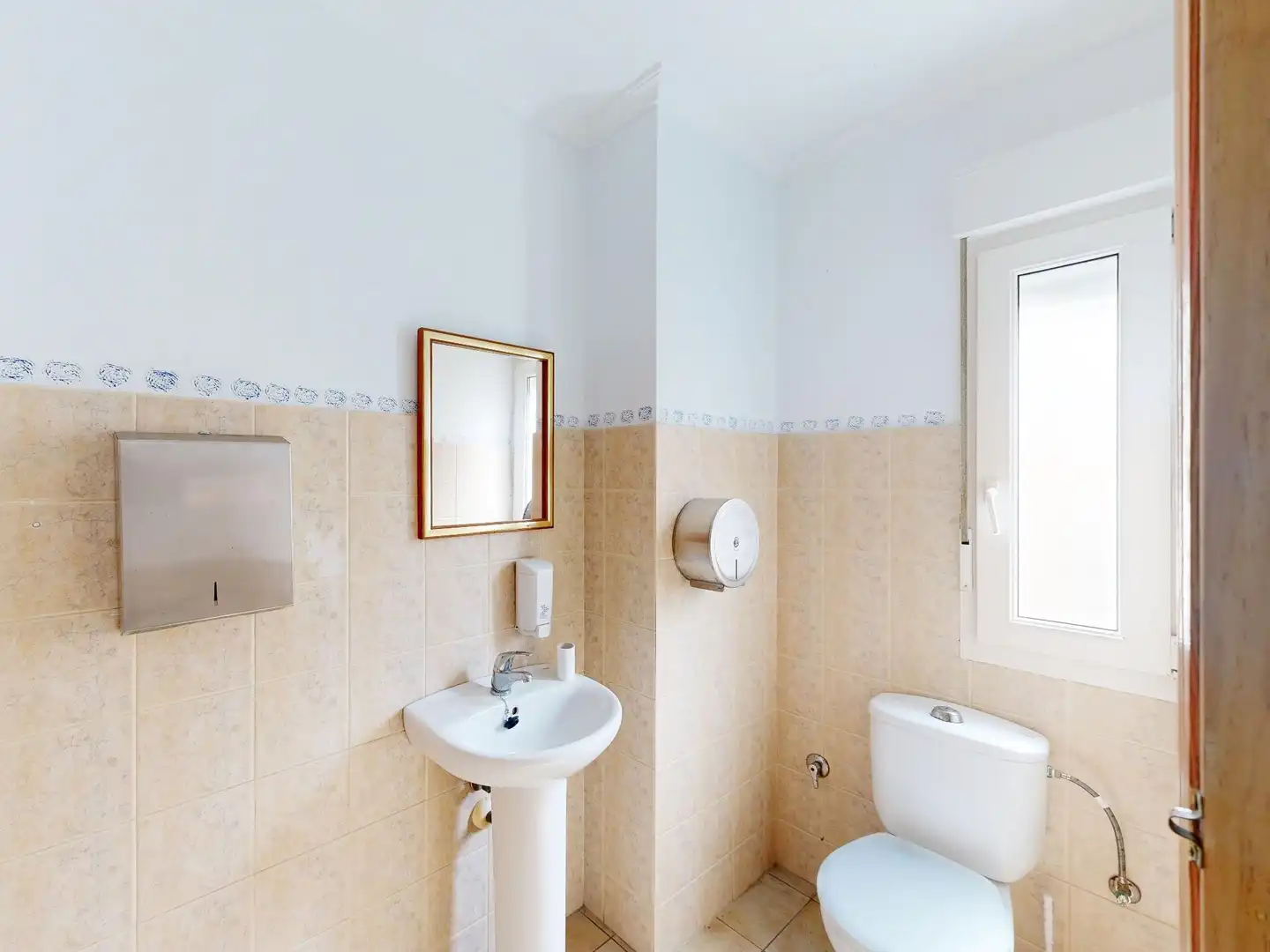 Badezimmer von Gebäude zum Verkauf in Foz