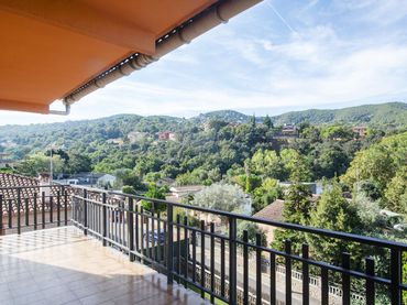 Villa avec balcon à vendre à Sant Fost de Campsentelles