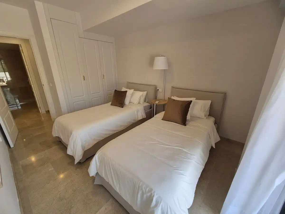 Dormitori de Apartament de lloguer en Marbella amb Aire condicionat, Calefacció i Terrassa