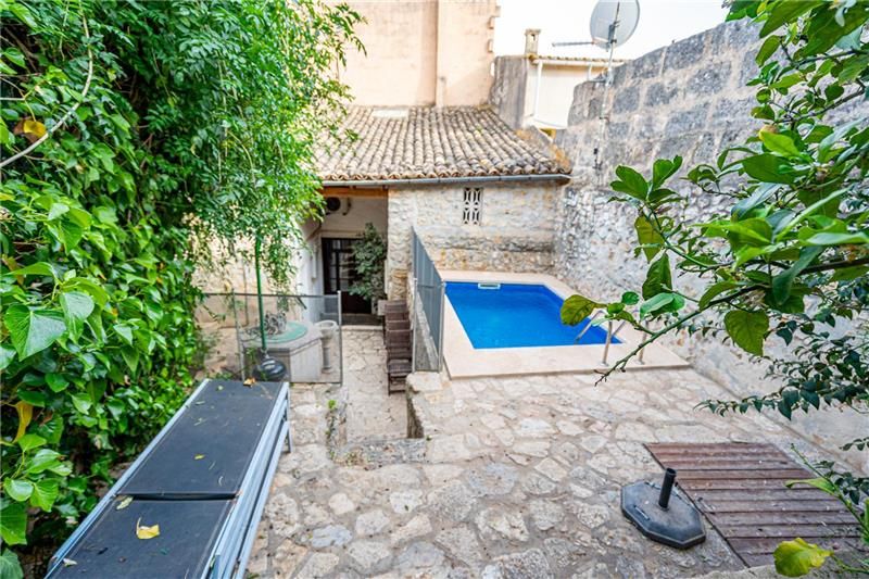Vista exterior de Casa o xalet en venda en Lloseta amb Jardí privat, Terrassa i Piscina