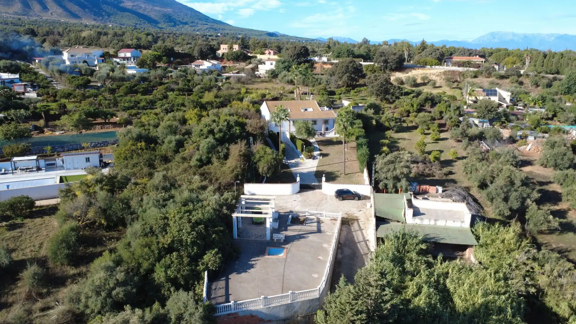 Vista exterior de Finca rústica en venda en Alhaurín de la Torre amb Aire condicionat, Traster i Piscina