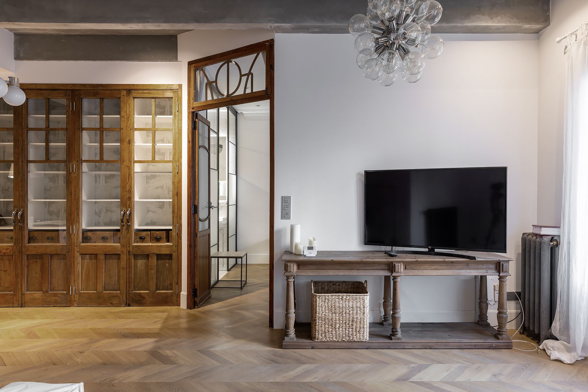 Living room of Flat for sale in A Coruña Capital   with Heating, Parquet flooring and Oven