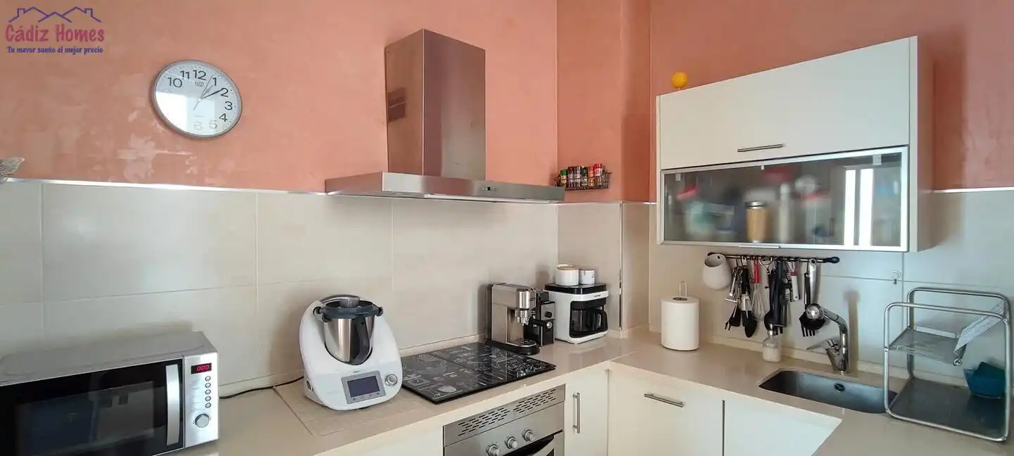 Kitchen of Flat for sale in Cádiz  with Air Conditioner, Heating and Parquet flooring