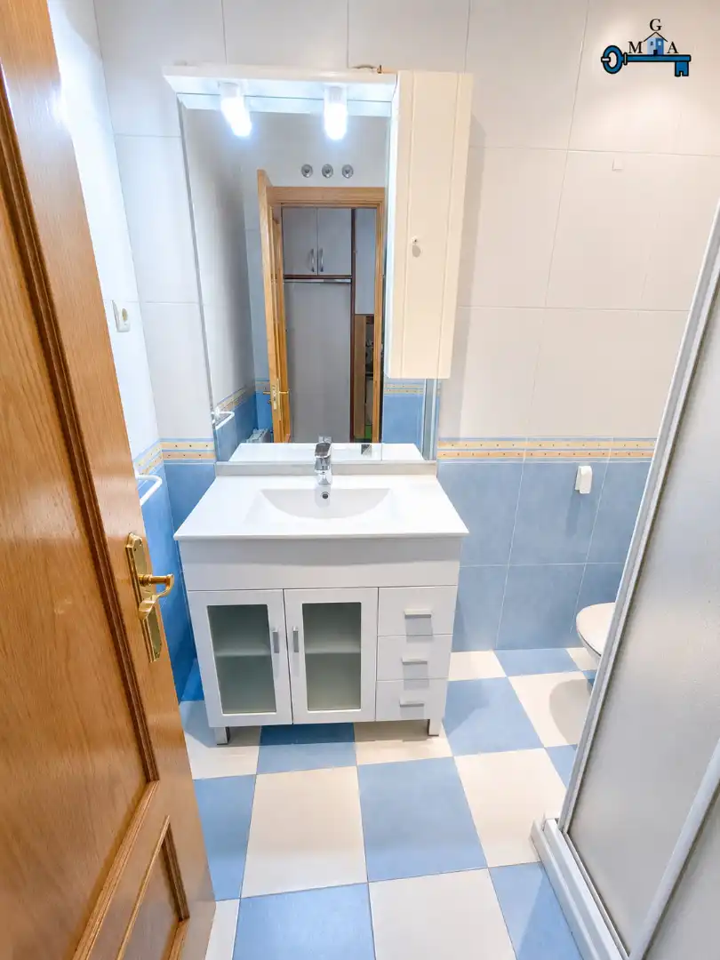 Bathroom of Apartments for rent in Fuenlabrada  with Air Conditioner, Heating and Furnished
