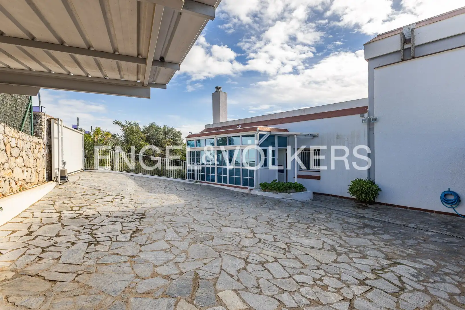 Vista exterior de Casa o xalet en venda en Sitges amb Aire condicionat, Calefacció i Jardí privat