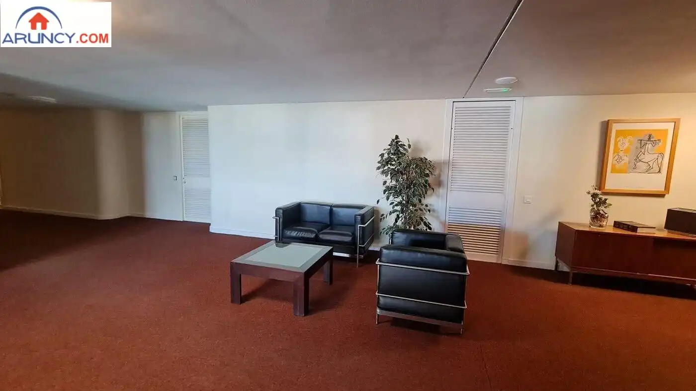 Wohnung zur Miete in Sevilla mit Klimaanlage, Privatgarten und Parkett