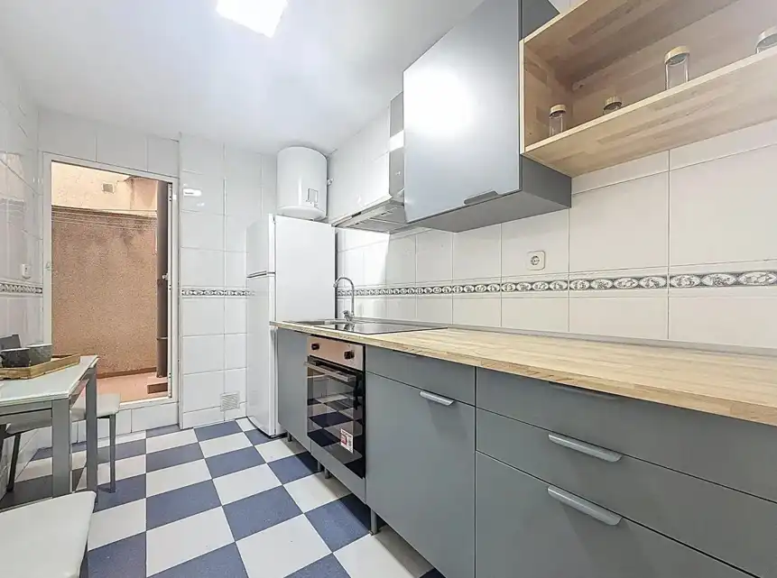 Cuina de Pis en venda en Madrid amb Aire condicionat, Moblat i Forn