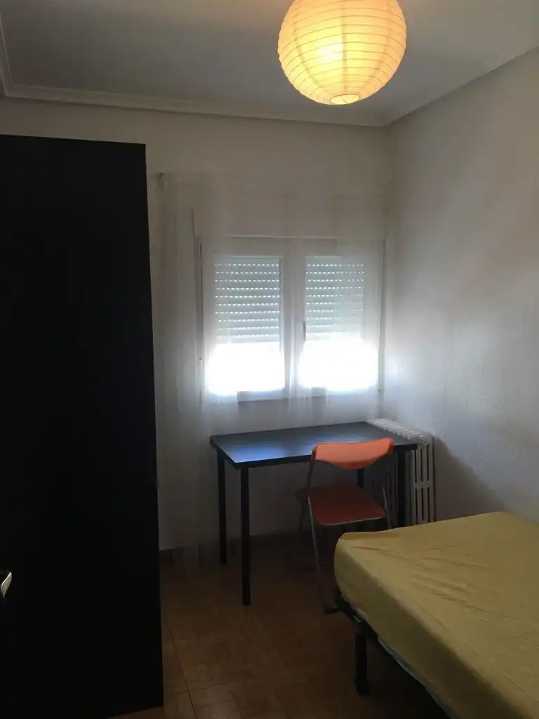 Habitación de Piso de alquiler en Zaragoza con Calefacción, Amueblado y Horno