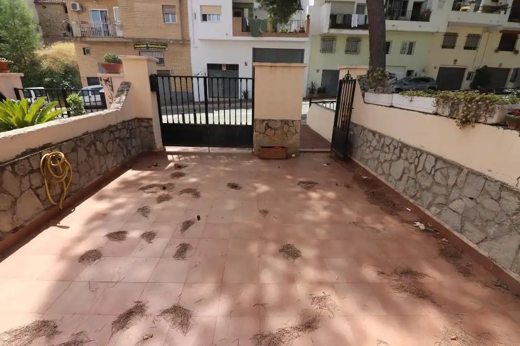 Casa aparellada amb terrassa en venda a Avenida de la Música, imagen 4