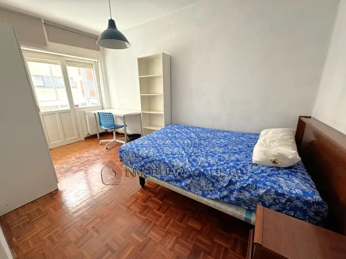 Habitación de Piso de alquiler en Burgos con Calefacción, Terraza y Amueblado