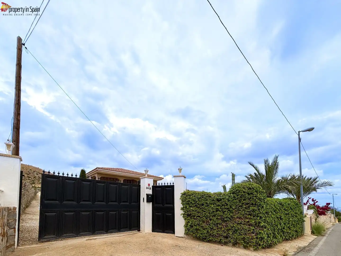 Vista exterior de Casa o xalet de lloguer en Alicante / Alacant amb Jardí privat, Traster i Piscina