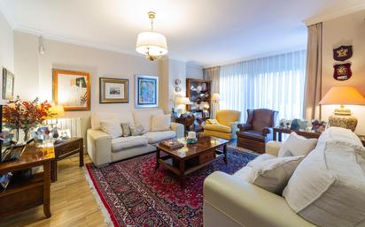 Living room of Single-family semi-detached for sale in Arroyo de la Encomienda