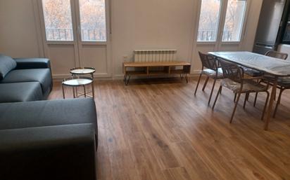 Living room of Flat to rent in  Zaragoza Capital  with Air Conditioner, Heating and Parquet flooring