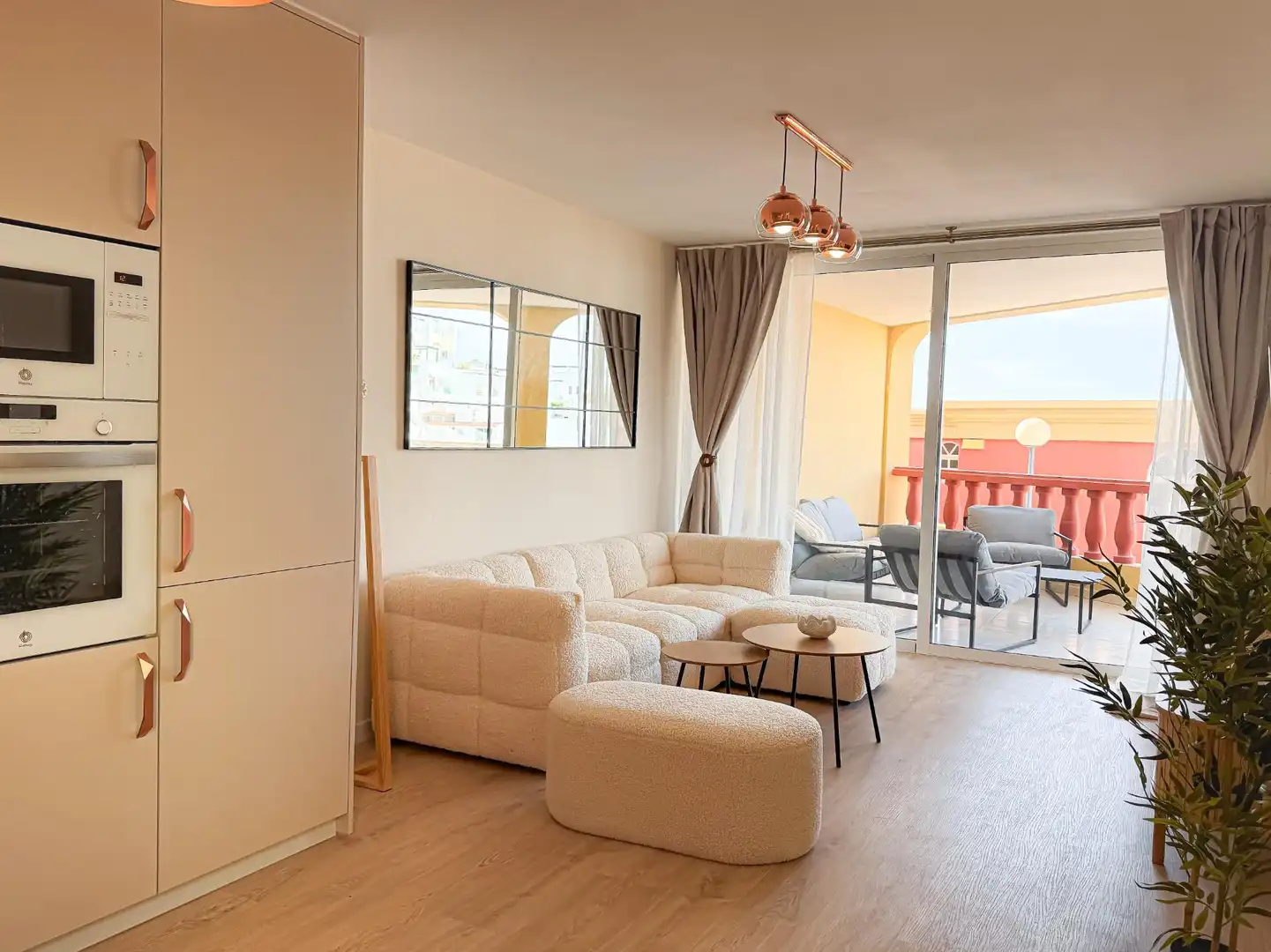 Sala d'estar de Apartament en venda en Adeje amb Aire condicionat, Jardí privat i Terrassa