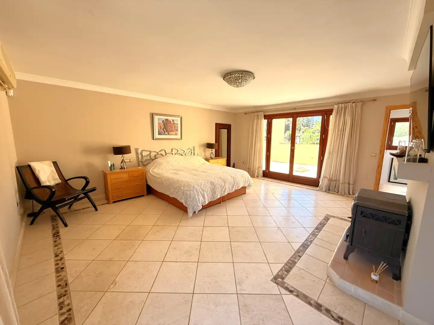 Dormitori de Casa o xalet en venda en Estepona amb Aire condicionat, Jardí privat i Terrassa