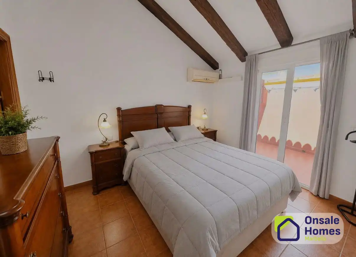 Bedroom of Detached homes for sale in Fuengirola  with Air Conditioner, Terrace and Balcony