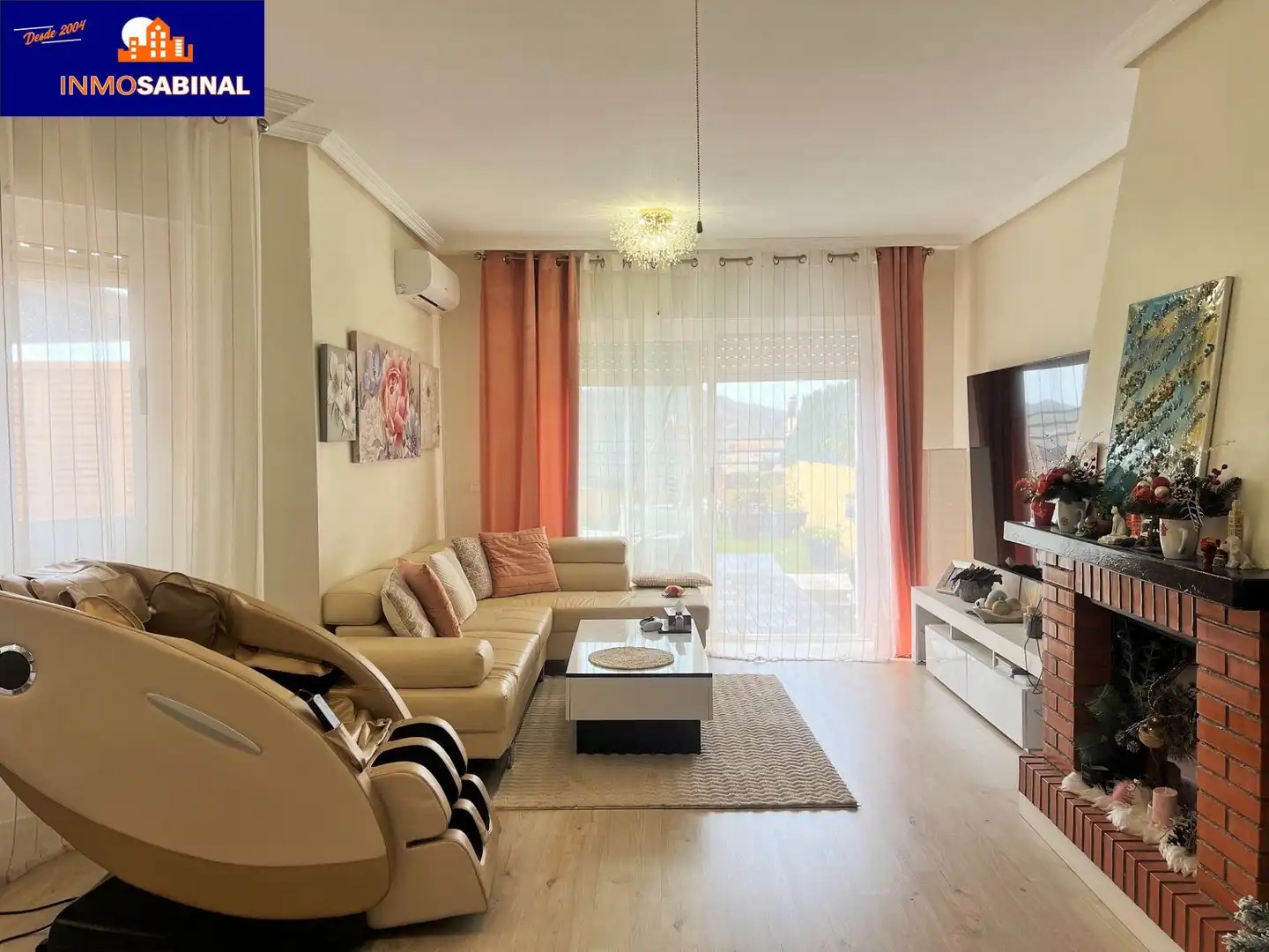 Sala de estar de Casa adosada en venta en Vícar con Aire acondicionado, Calefacción y Terraza