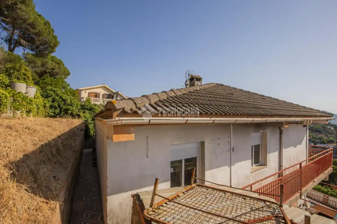 Vista exterior de Casa o xalet en venda en Vilanova del Vallès amb Calefacció, Jardí privat i Terrassa