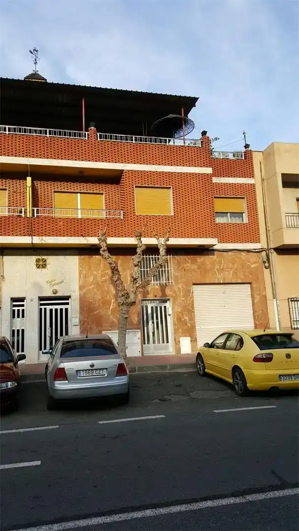 Vista exterior de Local de alquiler en Murcia