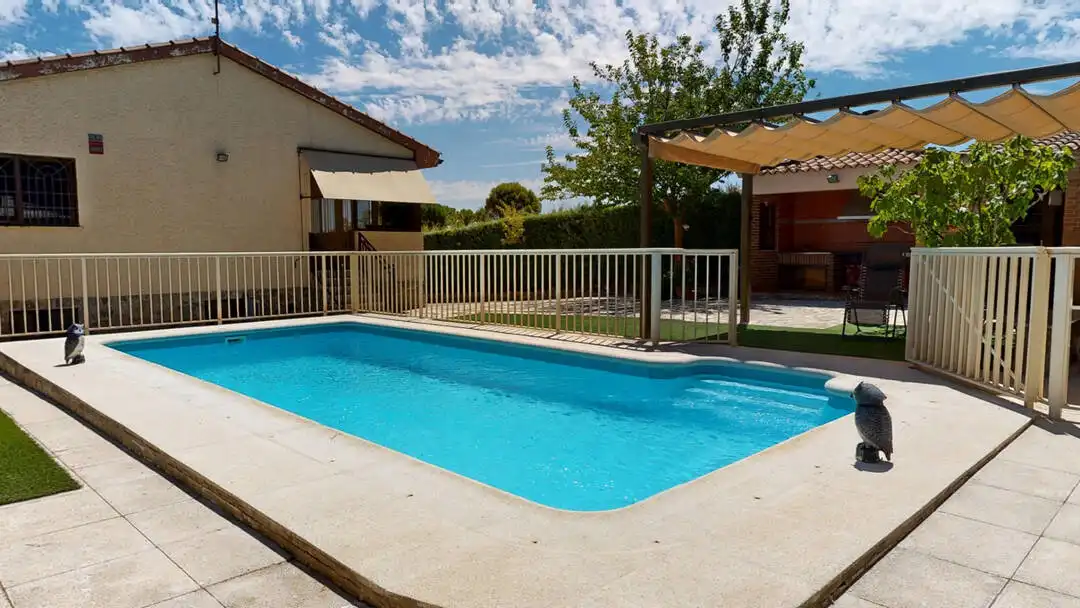 Piscina de Casa o chalet en venta en Valdelaguna con Aire acondicionado, Calefacción y Terraza