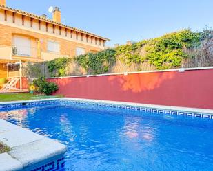 Piscina de Casa adosada en venda en Vilassar de Mar amb Aire condicionat, Calefacció i Jardí privat