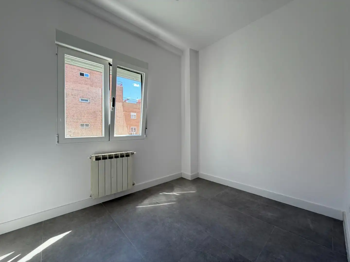 Bedroom of Flat for rent in Madrid  with Air Conditioner, Heating and Parquet flooring