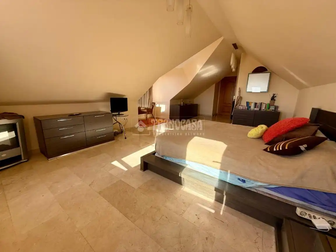 Dormitori de Casa o xalet en venda en Benalmádena amb Aire condicionat, Jardí privat i Terrassa